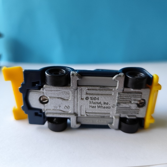 VTG Hot Wheels McDonalds 1994 COE Tow Truck Blue Yellow Plastic Happy Meal Toy - Picture 4 of 5